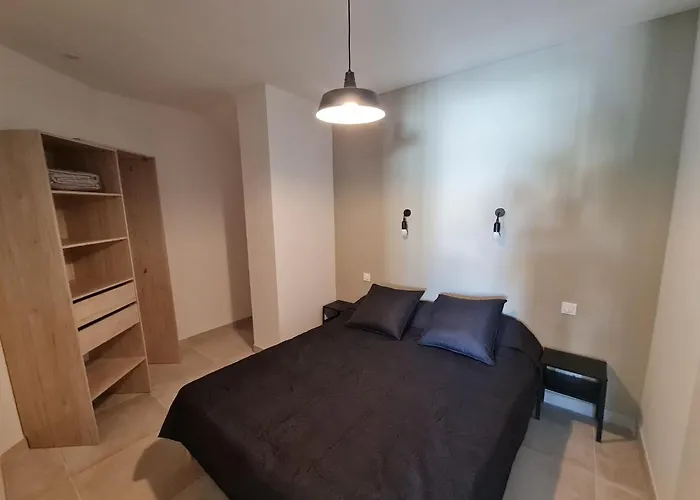 Sejournez A 3 Min Des Remparts Confort Et Accessibilite Apartman